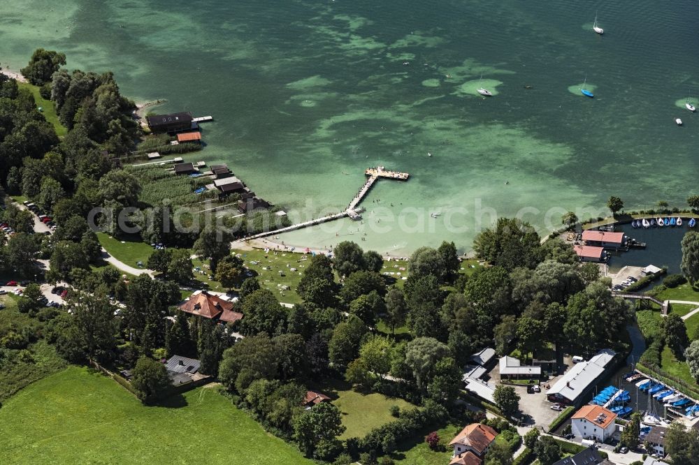 Starnberg from the bird's eye view: Riparian areas on the lake area of Starnberger See, Badewiese and Bootshuetten in Percha in Starnberg in the state Bavaria, Germany