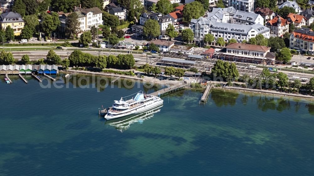 Starnberg from above - Riparian areas on the lake area of Starnberger See and of Schiffsanlagesteg of Bayerischen Seenschifffahrt in Starnberg in the state Bavaria, Germany