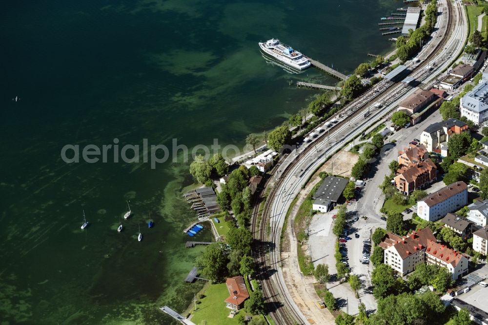Starnberg from the bird's eye view: Riparian areas on the lake area of Starnberger See and of Seepromenade in Starnberg in the state Bavaria, Germany