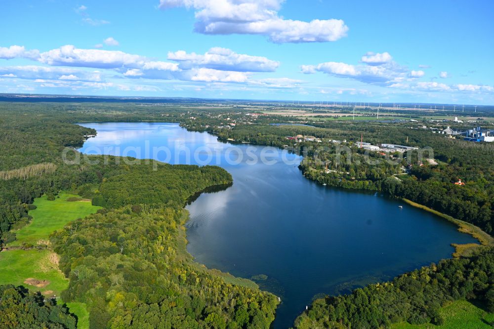 Aerial photograph Hennickendorf - Riparian areas on the lake area of Stienitzsee in Hennickendorf in the state Brandenburg, Germany