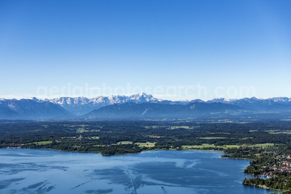Aerial image Seeshaupt - Riparian areas on the lake area of StRNBERGER SEE Starnberger See with Blick in die Alpen in Berg in the state Bavaria, Germany