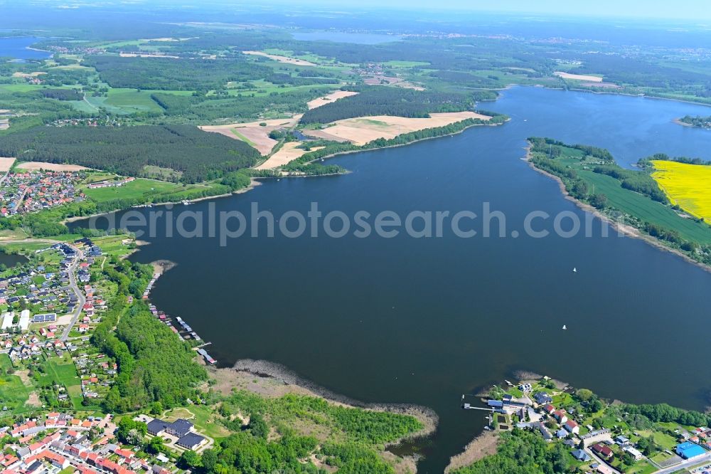 Aerial photograph Wesenberg - Riparian areas on the lake area of Woblitzsee in Wesenberg in the state Mecklenburg - Western Pomerania, Germany