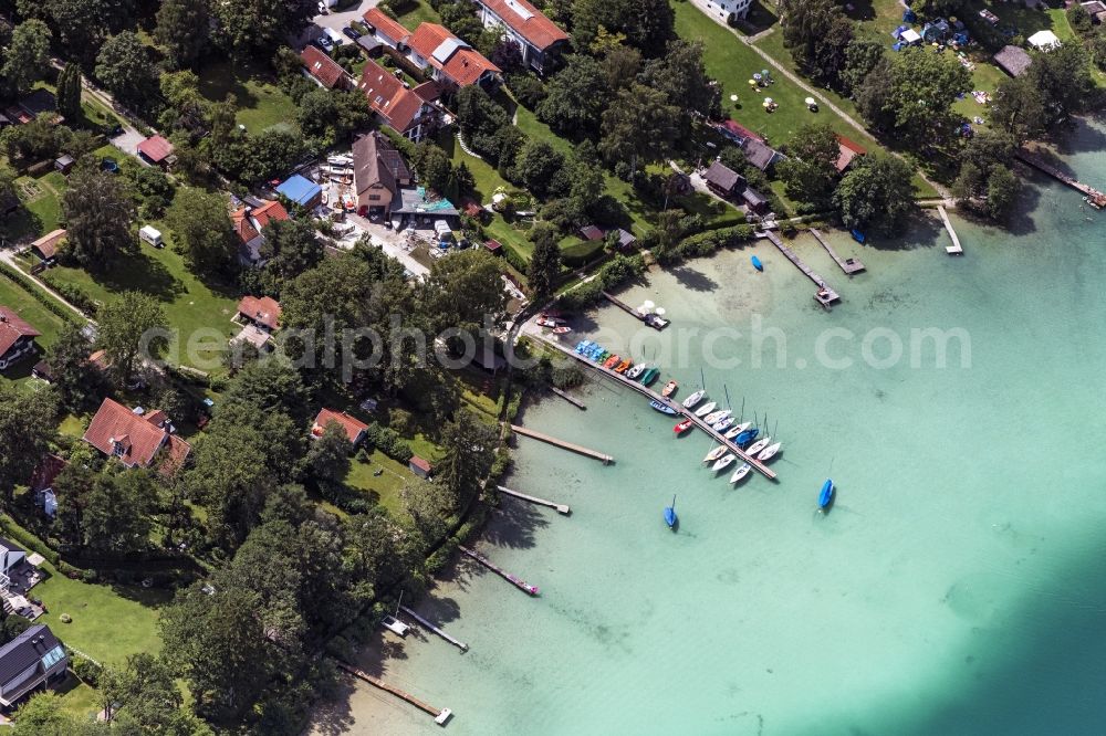 Inning am Ammersee from the bird's eye view: Riparian areas on the lake area of Woerthsee in Inning am Ammersee in the state Bavaria, Germany