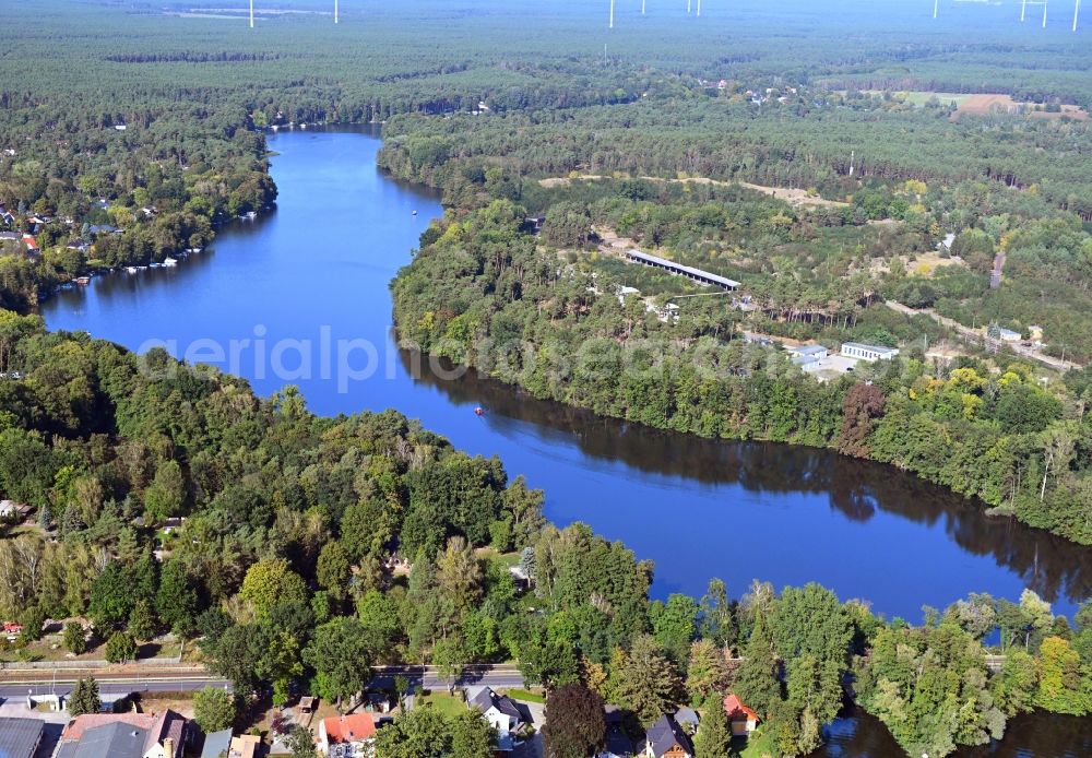 Königs Wusterhausen from the bird's eye view: Riparian areas on the lake area of Zernsdorfer Lankensee in a forest area in Koenigs Wusterhausen in the state Brandenburg, Germany
