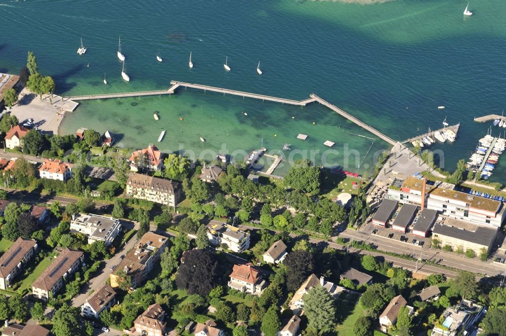Aerial photograph Wollishofen, Zürich - Riparian areas on the lake area of Zuerichsee in Wollishofen, Zuerich in Switzerland