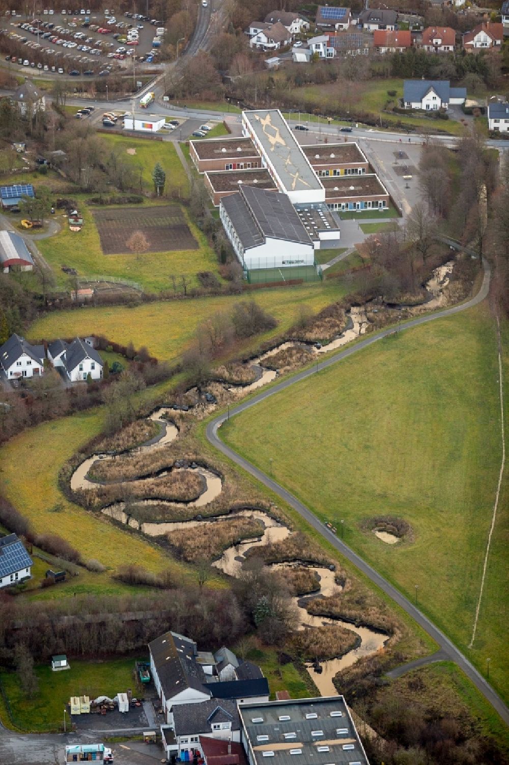 Meschede from the bird's eye view: Riparian zones on the course of the river along the Henne-Auen in Meschede in the state North Rhine-Westphalia, Germany