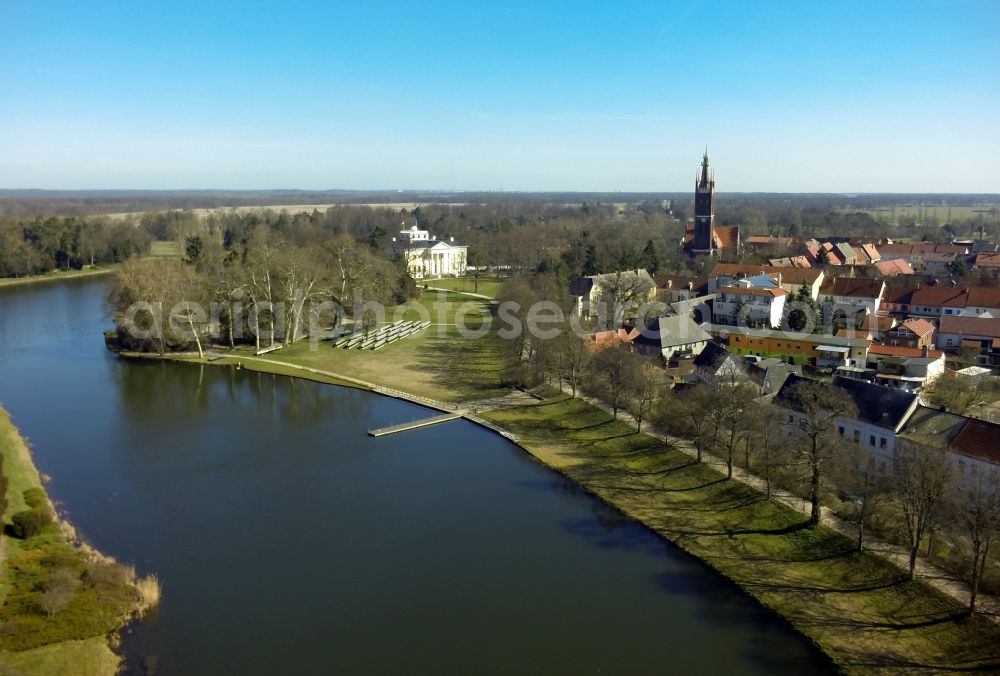 Aerial photograph Wörlitz - Shore areas and walkways on Woerlitzer lake in the park in Woerlitz in Saxony-Anhalt