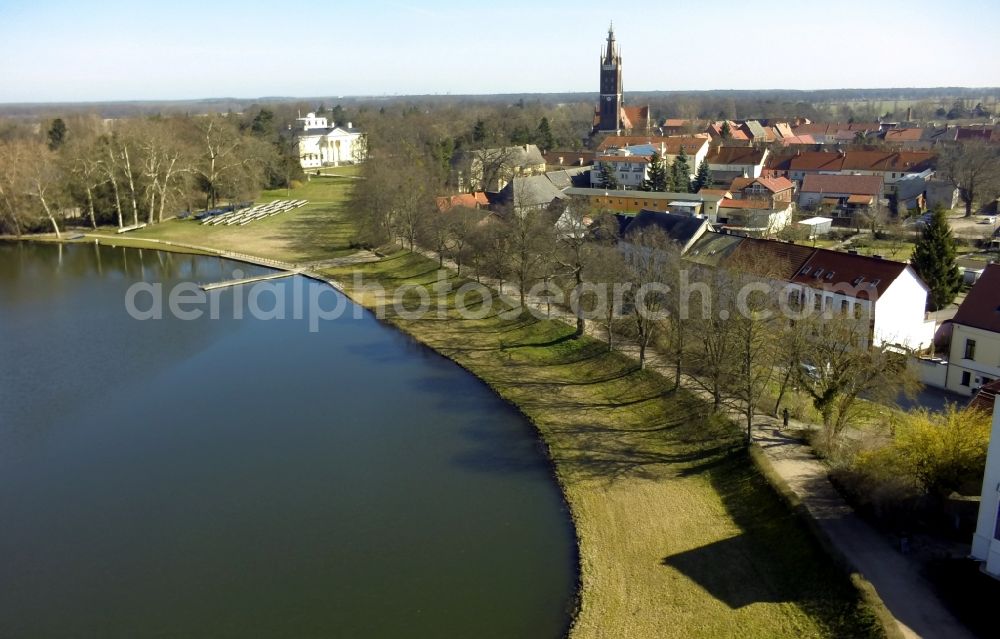 Wörlitz from above - Shore areas and walkways on Woerlitzer lake in the park in Woerlitz in Saxony-Anhalt
