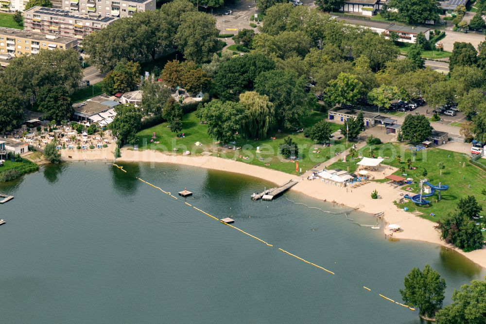 Offenburg from the bird's eye view: Sandy beach areas on the gifizsee in Offenburg in the state Baden-Wurttemberg, Germany
