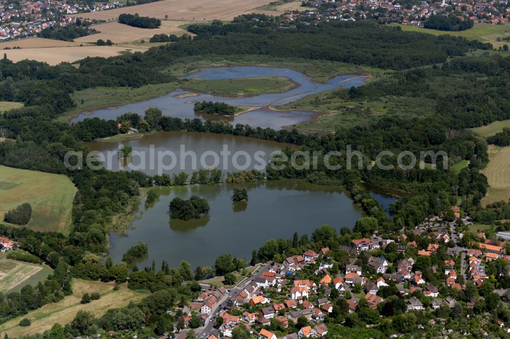 Aerial photograph Braunschweig - Shore areas of the ponds for fish farming Fischereibetriebe Klaus Luebbe in Brunswick in the state Lower Saxony, Germany