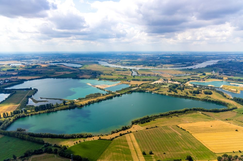 Aerial image Rees - Shore areas of the ponds for fish farming Reeser Meer in Rees in the state North Rhine-Westphalia, Germany
