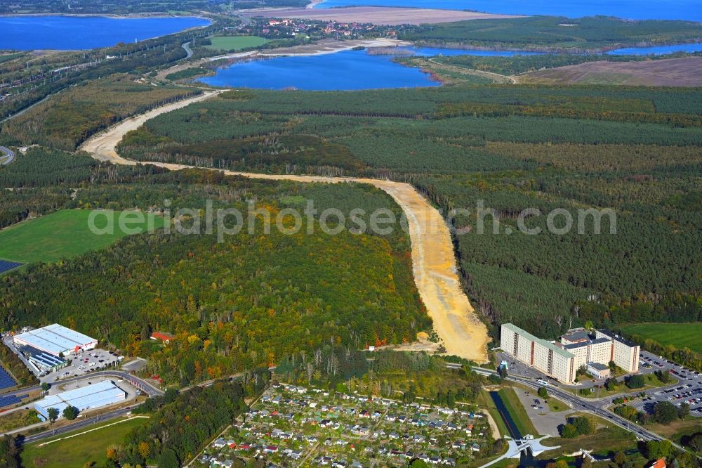 Aerial photograph Senftenberg - Curved loop of the riparian zones on the course of the drained river Rainitza in Senftenberg in the state Brandenburg, Germany