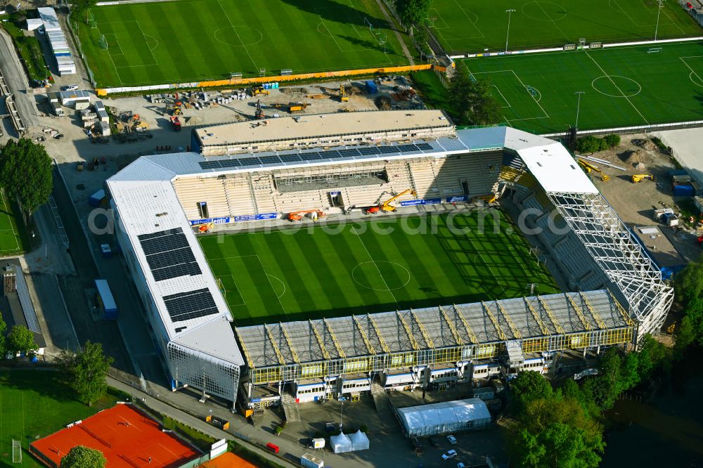 Jena from above - With the conversion and expansion of the sports facility grounds of the Ernst-Abbe-Sportfeld stadium, new grandstands with a complete roof are being built on the street Roland-Ducke-Weg in the district Obere Aue in Jena in the state of Thuringia, Germany