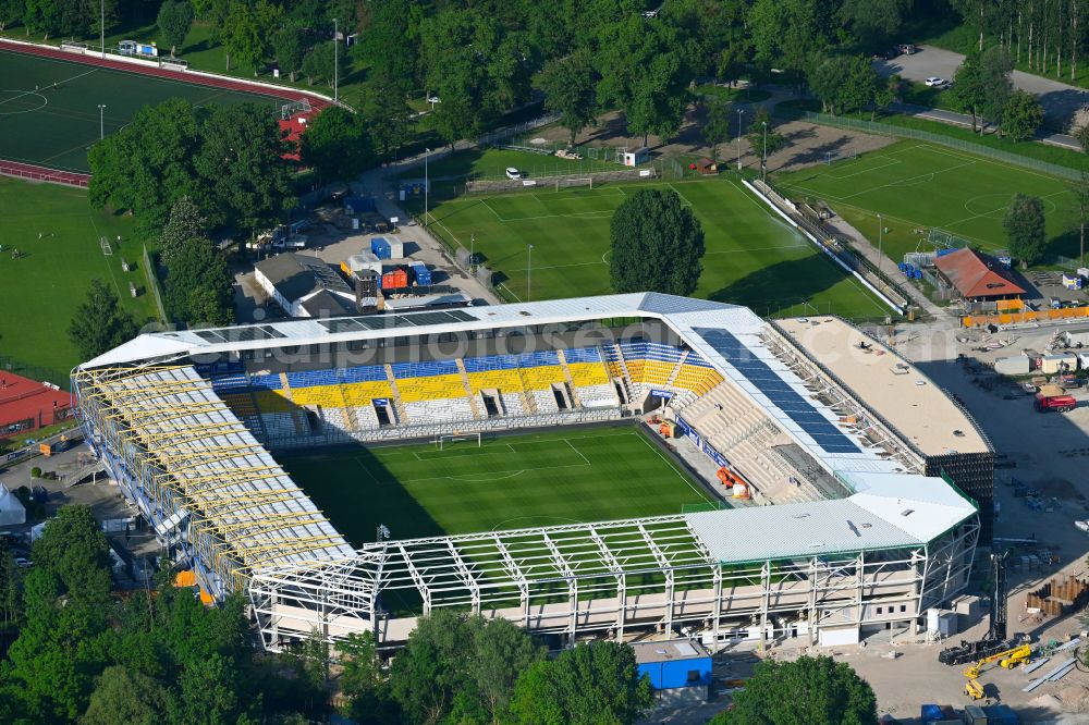 Aerial image Jena - With the conversion and expansion of the sports facility grounds of the Ernst-Abbe-Sportfeld stadium, new grandstands with a complete roof are being built on the street Roland-Ducke-Weg in the district Obere Aue in Jena in the state of Thuringia, Germany