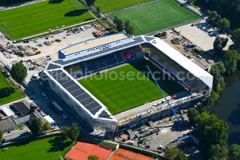 Aerial photograph Jena - With the conversion and expansion of the sports facility grounds of the Ernst-Abbe-Sportfeld stadium, new grandstands with a complete roof are being built on the street Roland-Ducke-Weg in the district Obere Aue in Jena in the state of Thuringia, Germany