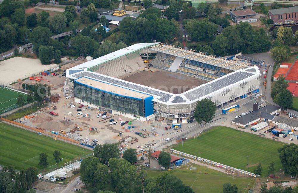 Aerial image Jena - With the conversion and expansion of the sports facility grounds of the Ernst-Abbe-Sportfeld stadium, new grandstands with a complete roof are being built on the street Roland-Ducke-Weg in the district Obere Aue in Jena in the state of Thuringia, Germany