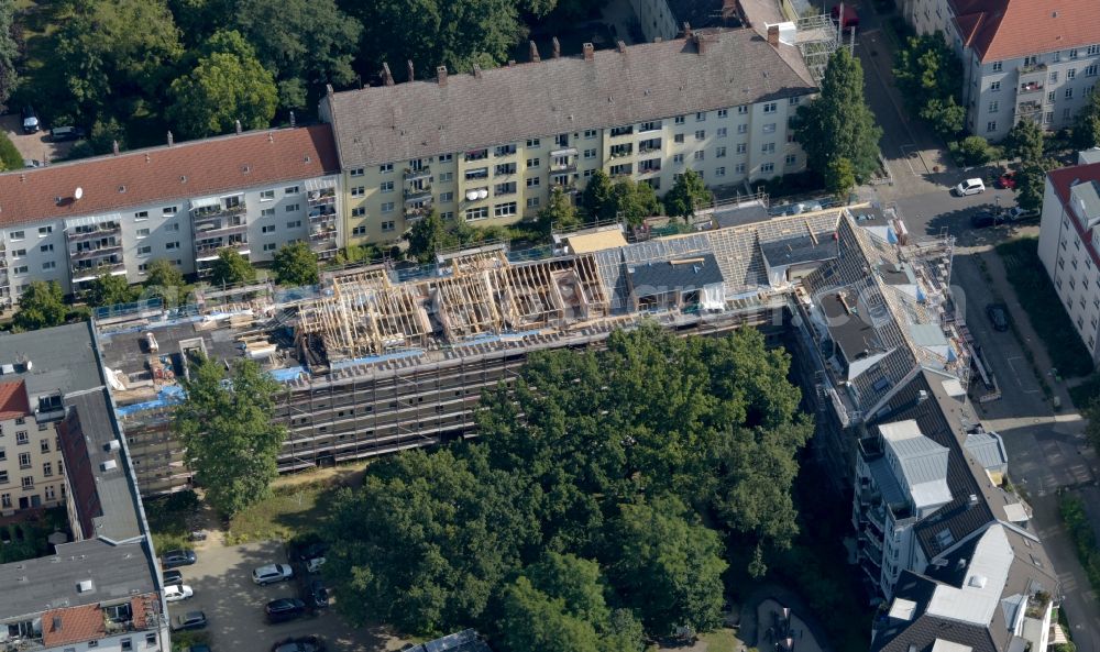 Berlin from the bird's eye view: Construction for the reconstruction and expansion of the old buildings Truetzschlerstrasse corner Herrenhausstrasse in the district Johannisthal in Berlin, Germany