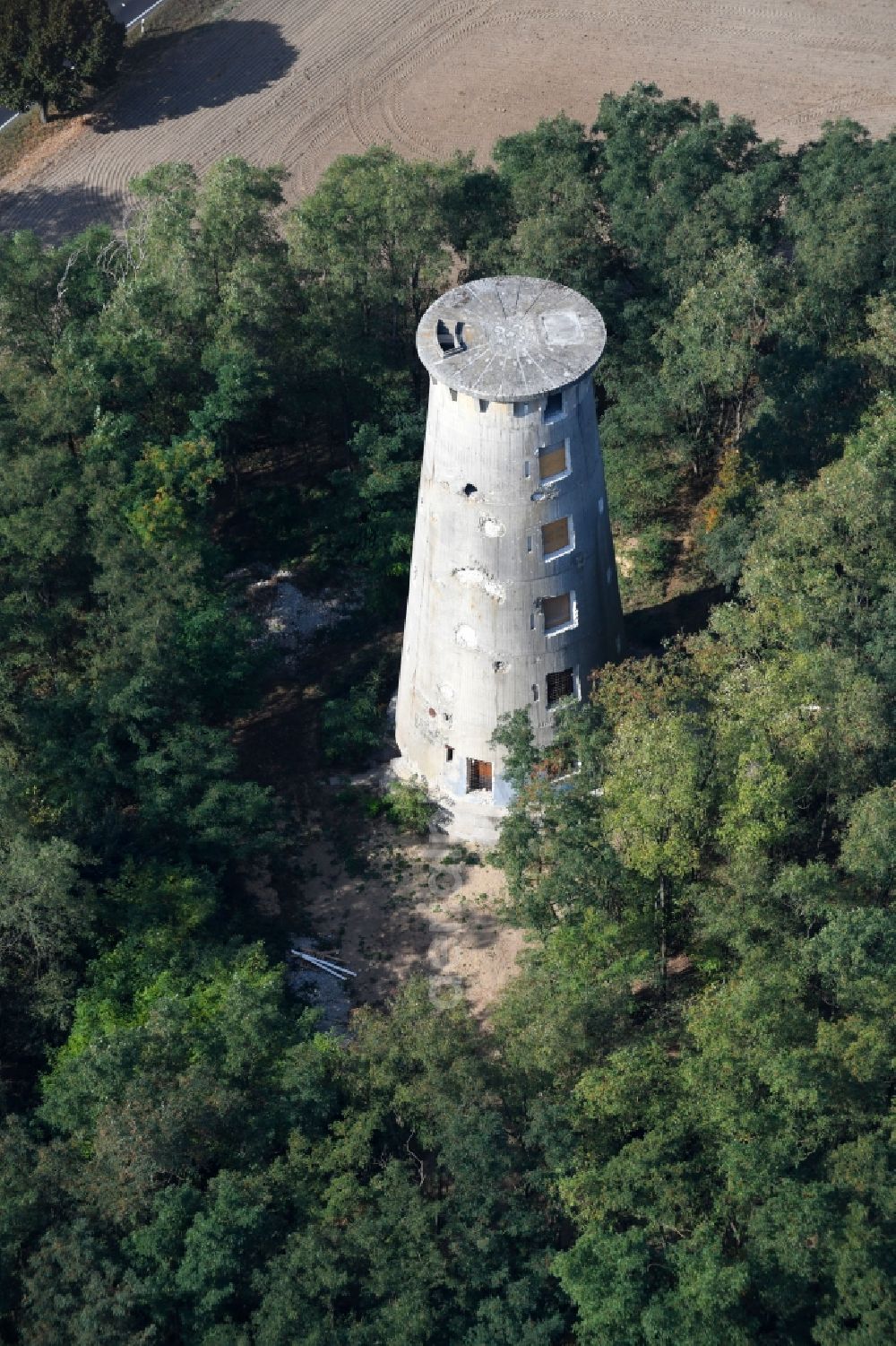 Aerial photograph Weesow - Reconstruction of the concrete tower of the formally militarily used property Radarturm Weesow in Weesow in the state of Brandenburg, Germany