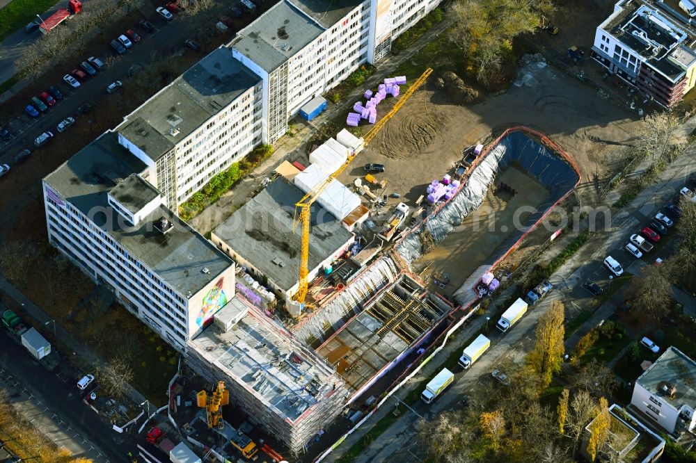 Berlin from above - Construction site for reconstruction and modernization and renovation of an office and commercial building Das Atelierhaus on Prenzlauer Promenade Corner Arnold-Zweig-Strassein the district Pankow in Berlin, Germany