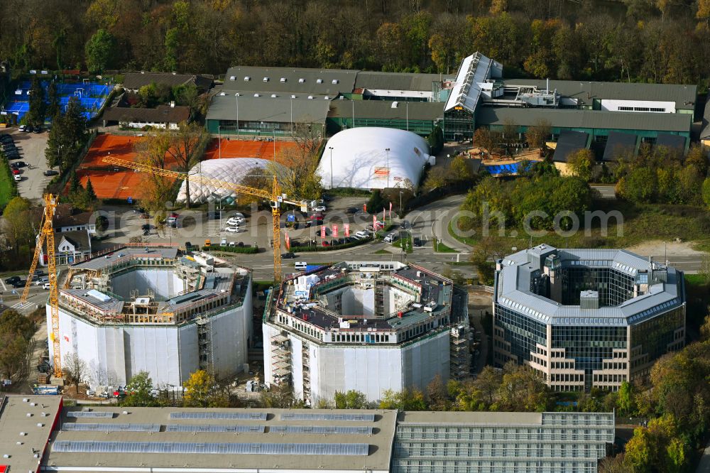 Unterföhring from the bird's eye view: Construction site for reconstruction and modernization and renovation of an office and commercial building Oktavian-Tuerme on street Muenchner Strasse in the district Unterfoehring in Unterfoehring in the state Bavaria, Germany