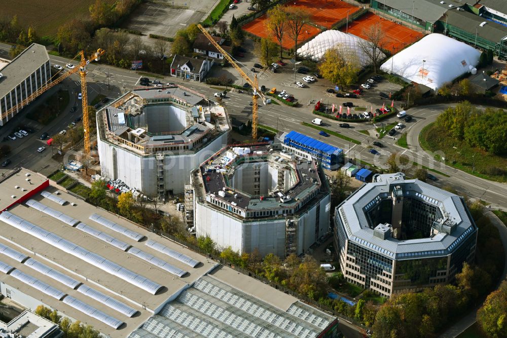 Aerial photograph Unterföhring - Construction site for reconstruction and modernization and renovation of an office and commercial building Oktavian-Tuerme on street Muenchner Strasse in the district Unterfoehring in Unterfoehring in the state Bavaria, Germany