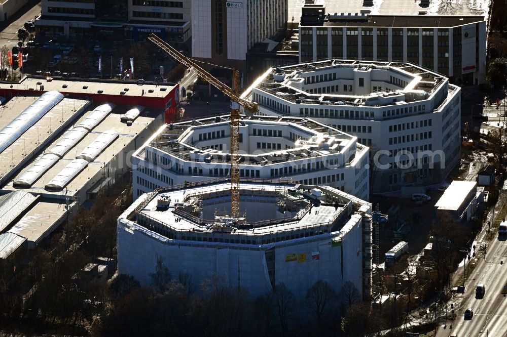 Unterföhring from above - Construction site for reconstruction and modernization and renovation of an office and commercial building Oktavian-Tuerme on street Muenchner Strasse in the district Unterfoehring in Unterfoehring in the state Bavaria, Germany