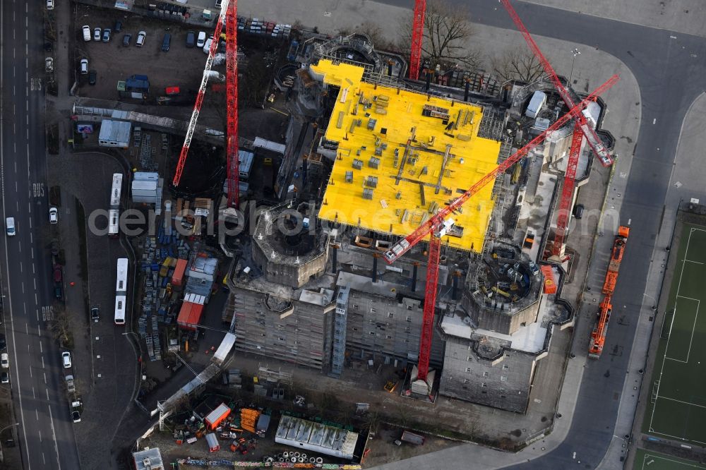 Hamburg from the bird's eye view: Construction site on Bunker building complex made of concrete and steel Medienbunker or Hamburger Flaktuerme on Feldstrasse in the district Sankt Pauli in Hamburg, Germany
