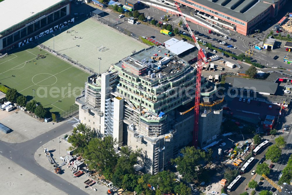 Aerial photograph Hamburg - Construction site on Bunker building complex made of concrete and steel Medienbunker or Hamburger Flaktuerme on Feldstrasse in the district Sankt Pauli in Hamburg, Germany