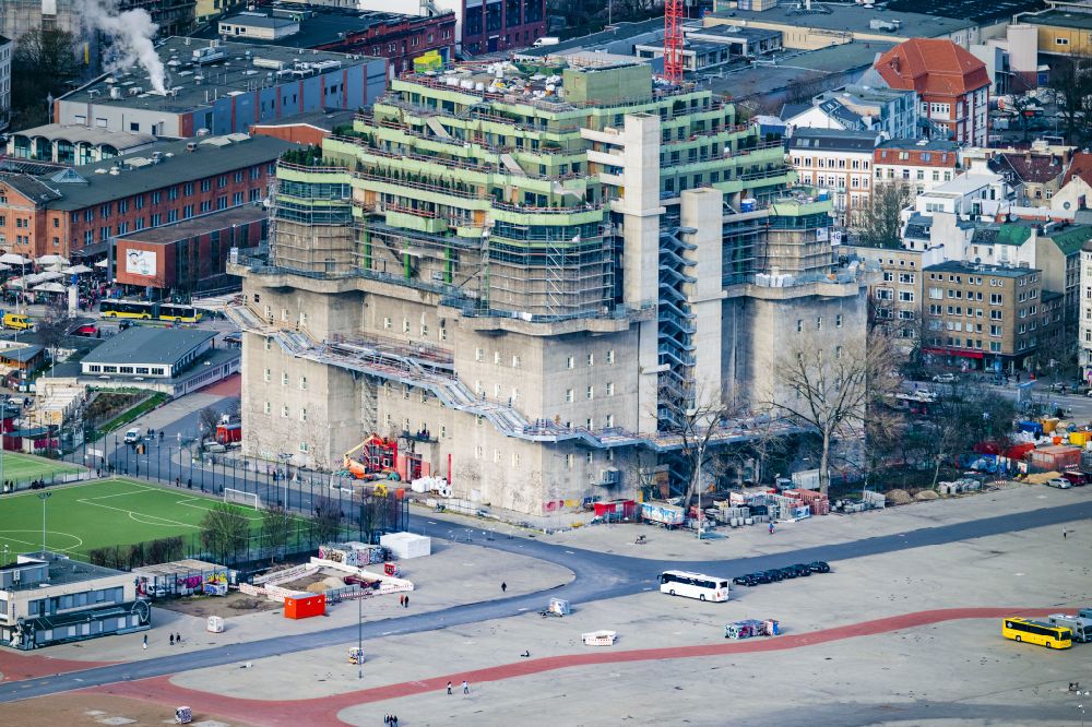 Aerial image Hamburg - Construction site for the conversion of the bunker building complex Medienbunker on Feldstrasse in the district of Sankt Pauli in Hamburg, Germany