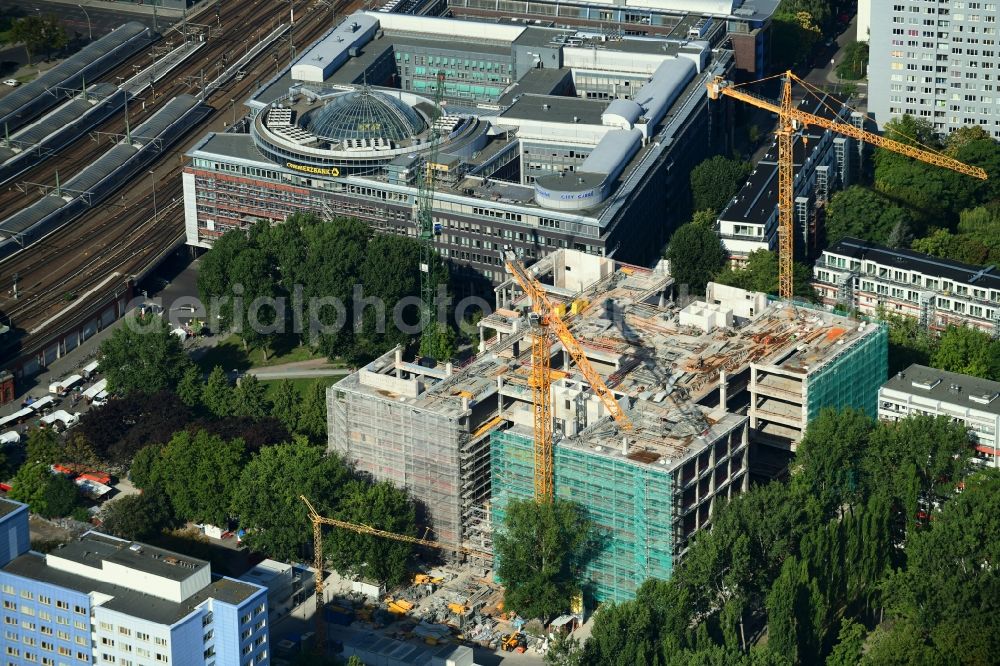 Aerial photograph Berlin - Reconstruction of the former department store building Kaufhof - Centrum Warenhaus on Hermann-Stoehr-Platz - Koppenstrasse in the district Friedrichshain in Berlin, Germany