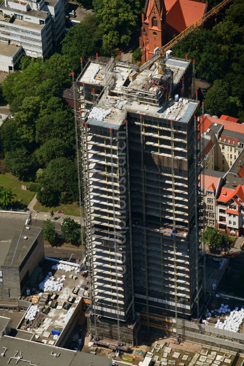 Aerial image Berlin - Highrise building of the Steglitzer Kreisel - UeBERLIN Wohntower complex on Schlossstrasse in the district of Steglitz in Berlin