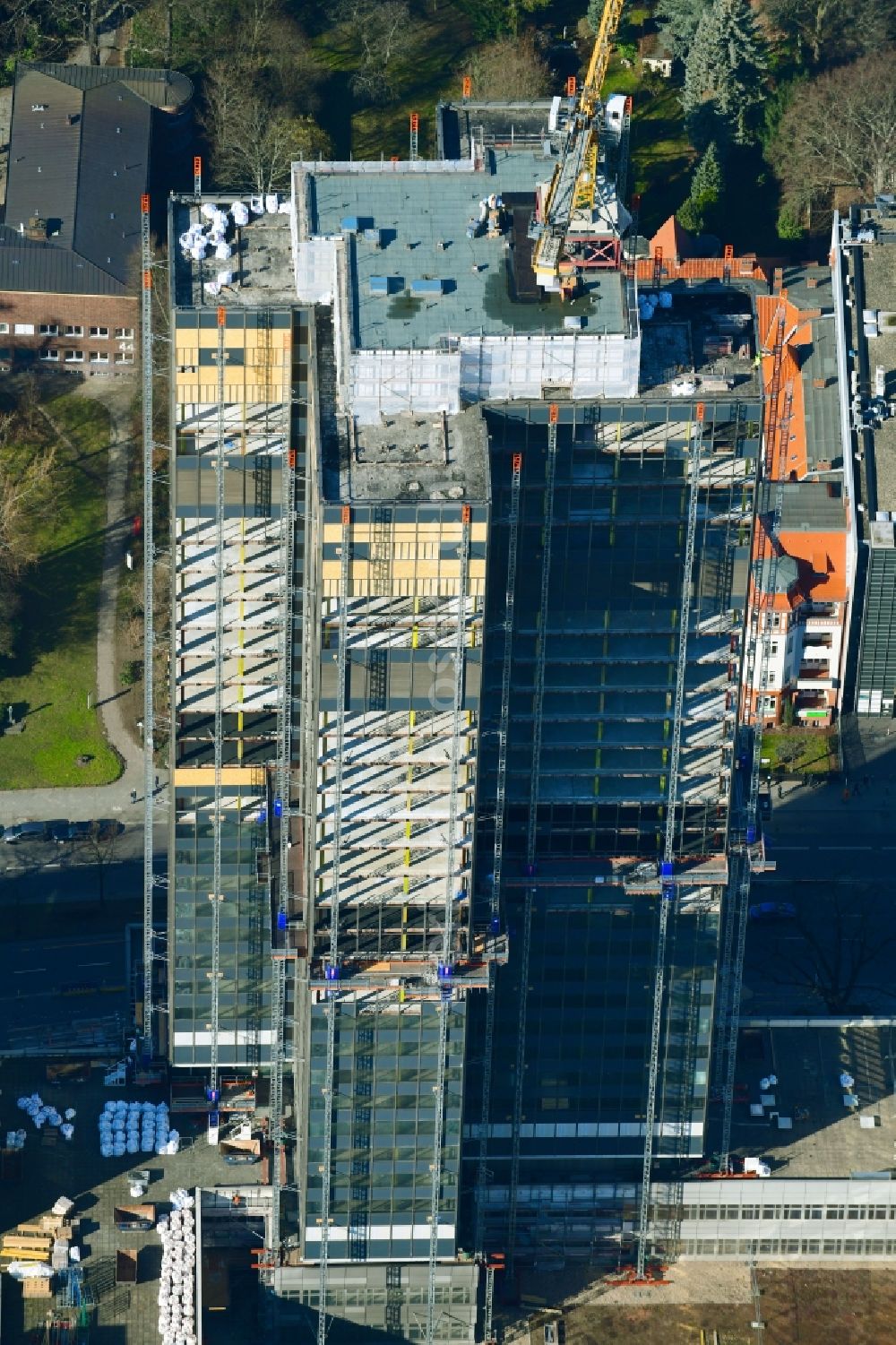 Aerial image Berlin - Highrise building of the Steglitzer Kreisel - UeBERLIN Wohntower complex on Schlossstrasse in the district of Steglitz in Berlin
