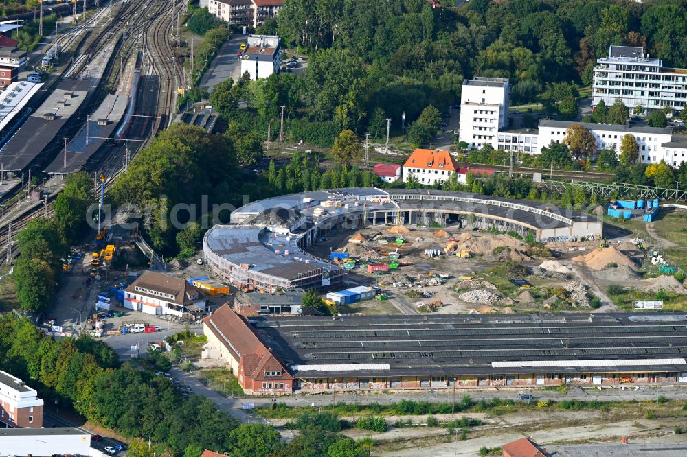 Osnabrück from the bird's eye view: Development area of the decommissioned and unused land and real estate on the former marshalling yard and railway station of Deutsche Bahn for the new construction of the roundhouse for the Coppenrath INNOVATION CENTER in Osnabrueck in the state Lower Saxony, Germany
