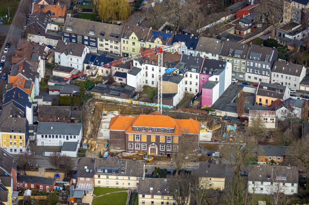Gelsenkirchen from the bird's eye view: Construction sites for the conversion, expansion and modernization of the school building of the Glueckaufschule in the district Ueckendorf in Gelsenkirchen at Ruhrgebiet in the state North Rhine-Westphalia, Germany