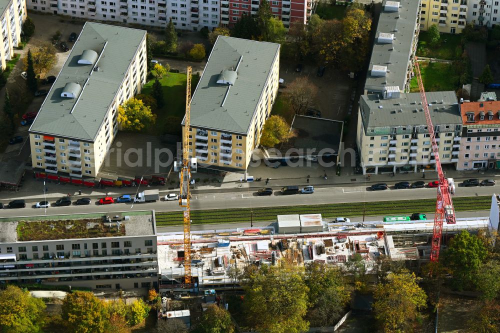 München from the bird's eye view: Construction sites for the conversion, expansion and modernization of the school building of the vocational school center in the district Maxvorstadt in Munich in the state Bavaria, Germany