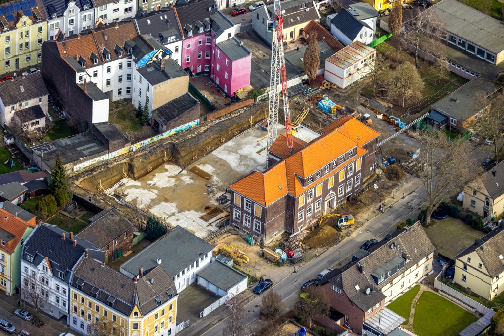 Aerial image Gelsenkirchen - Construction sites for the conversion, expansion and modernization of the school building of the Glueckaufschule in the district Ueckendorf in Gelsenkirchen at Ruhrgebiet in the state North Rhine-Westphalia, Germany