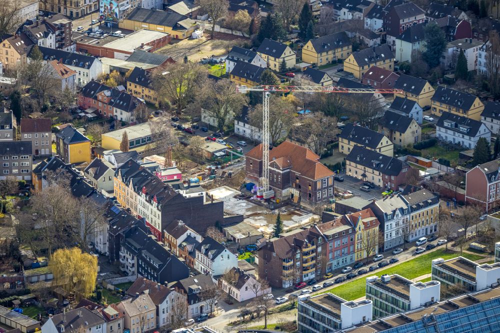 Gelsenkirchen from the bird's eye view: Construction sites for the conversion, expansion and modernization of the school building of the Glueckaufschule in the district Ueckendorf in Gelsenkirchen at Ruhrgebiet in the state North Rhine-Westphalia, Germany