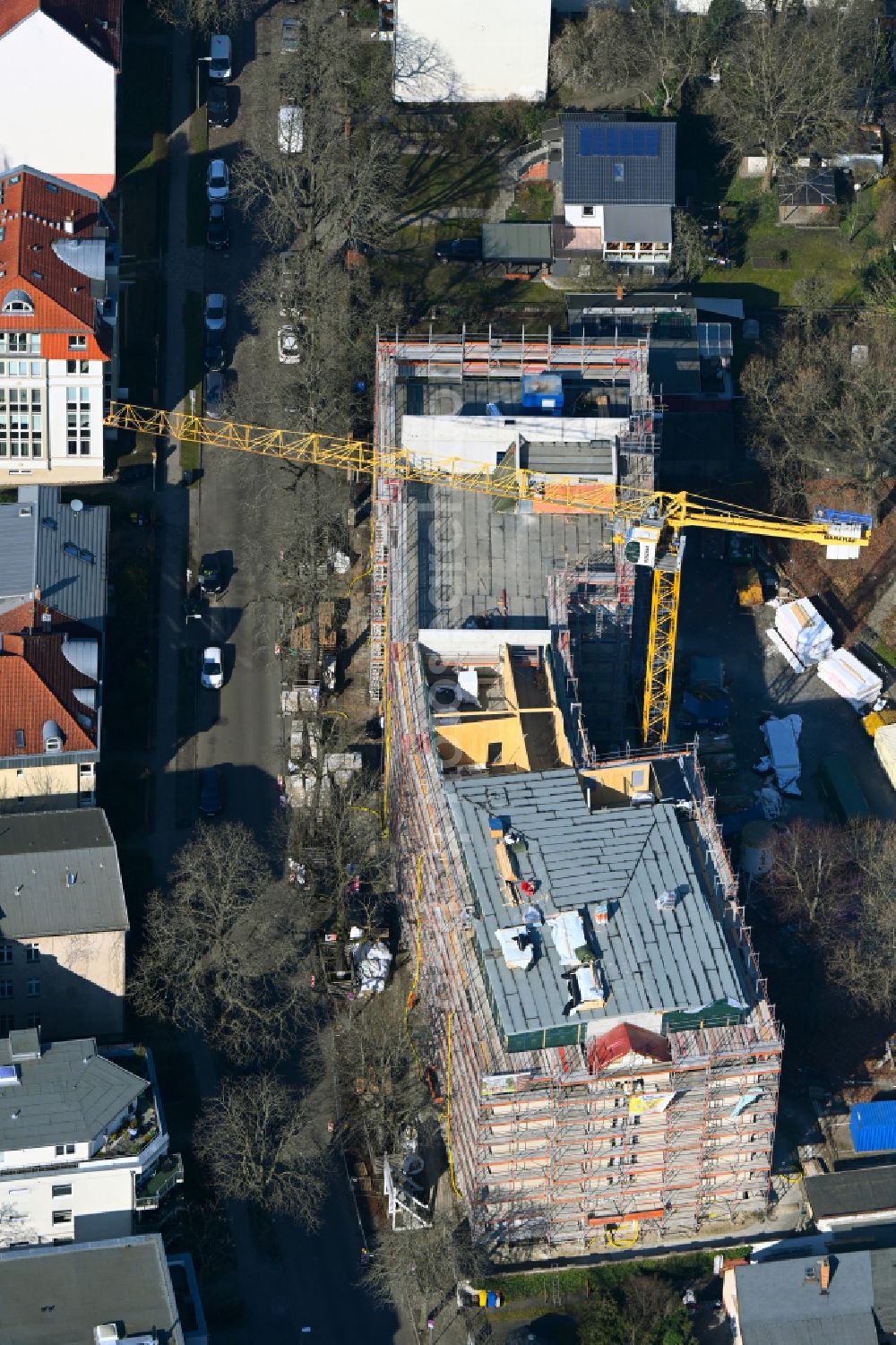 Aerial photograph Berlin - Construction sites for the conversion, expansion and modernization of the school building of Hasengrund-Schule on street Charlottenstrasse in Berlin, Germany
