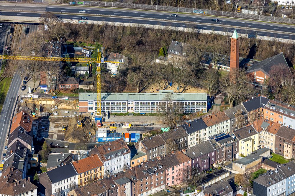 Aerial image Gelsenkirchen - Construction sites for the conversion, expansion and modernization of the school building Grundschule Kurt-Schumacher-Strasse in the district Schalke-Nord in Gelsenkirchen at Ruhrgebiet in the state North Rhine-Westphalia, Germany