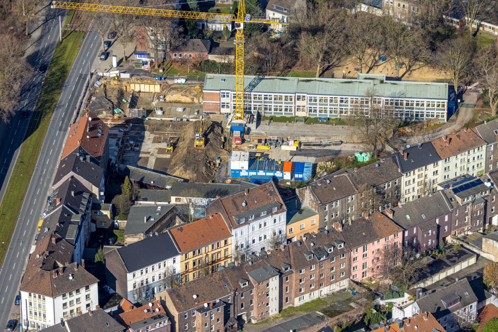 Aerial photograph Gelsenkirchen - Construction sites for the conversion, expansion and modernization of the school building Grundschule Kurt-Schumacher-Strasse in the district Schalke-Nord in Gelsenkirchen at Ruhrgebiet in the state North Rhine-Westphalia, Germany