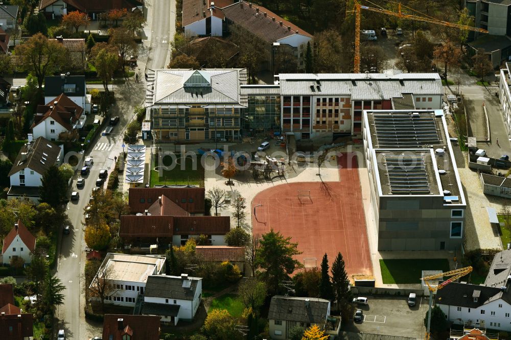 Aerial photograph Unterföhring - Construction sites for the conversion, expansion and modernization of the school building a primary school on street Bahnhofstrasse in the district Unterfoehring on street Bahnhofstrasse in Unterfoehring in the state Bavaria, Germany