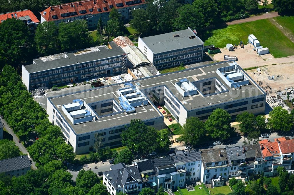 Hannover from above - Construction sites for the conversion, expansion and modernization of the school building Gymnasium Sophienschule on street Lueerstrasse in the district Zoo in Hannover in the state Lower Saxony, Germany