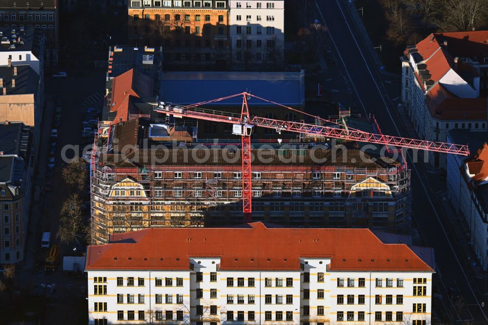 Aerial photograph Leipzig - Construction sites for the conversion, expansion and modernization of the school building Schraderhaus on street Heinrichstrasse - Taeubchenweg in the district Reudnitz in Leipzig in the state Saxony, Germany