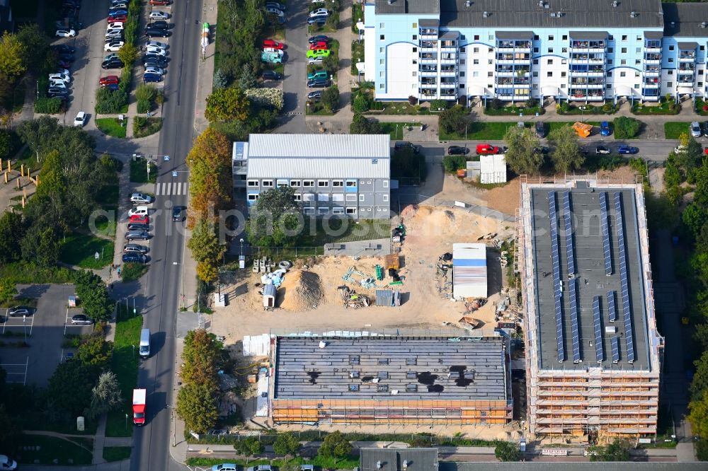 Aerial image Berlin - Construction sites for the conversion, expansion and modernization of the school building Schule on Pegasuseck in the district Altglienicke in Berlin, Germany