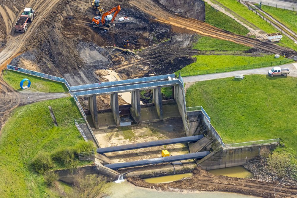 Dinslaken from above - Conversion - construction site on the fall structure of the Emscher estuary in the Rhine near Dinslaken in the state of North Rhine-Westphalia