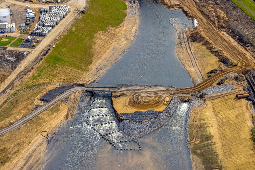 Eppinghoven from the bird's eye view: Conversion - construction site of the Emscher estuary in the Rhine near Eppinghoven in the state of North Rhine-Westphalia