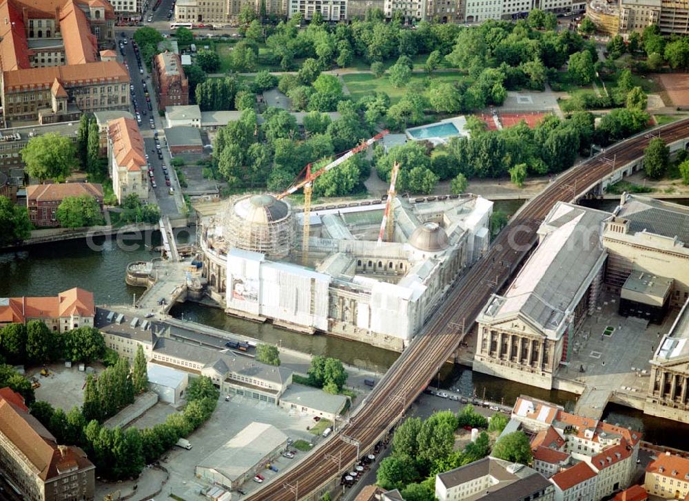 Aerial photograph Berlin - Mitte - Umbau und Rekonstruktion der Berliner Museumsinsel in Berlin - Mitte.