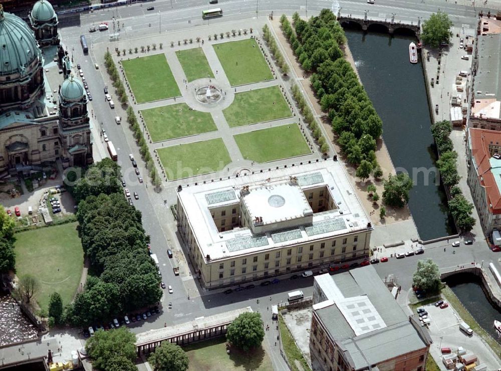 Aerial image Berlin - Umbau- und Rekonstruktionsarbeiten an der Berliner Museumsinsel in Berlin - Mitte.