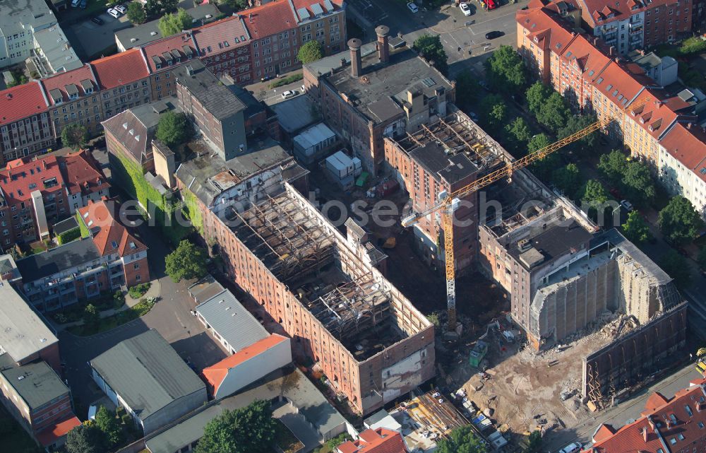 Aerial photograph Erfurt - Conversion construction site for the modernization and renovation of the site of the old brewery factory Malzfabrik Wolff into the residential area Malzquartier on Thaelmannstrasse in the district of Kraempfervorstadt in Erfurt in the state Thuringia, Germany