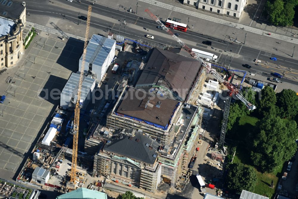 Aerial image Berlin - View of the reconstruction and renovation of the building of the Staatsoper Unter den Linden in Berlin at Bebelplatz. It is the oldest opera house and theater building in Berlin. A new building will serve as stacks and warehouse for the Staatsoper Komplex. The architect HG Merz is a overseeing the reconstruction of the historical building complex